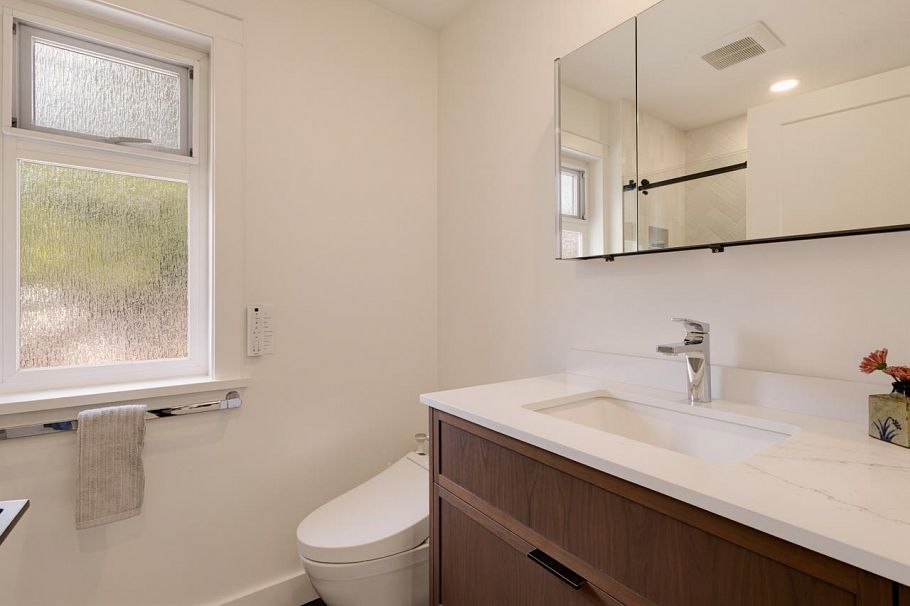 361 W 11th Avenue Vancouver, BC - 16