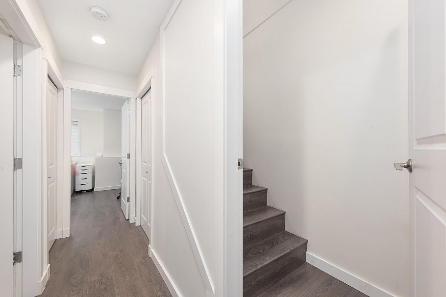 319 W 59th Avenue Vancouver, BC - 24
