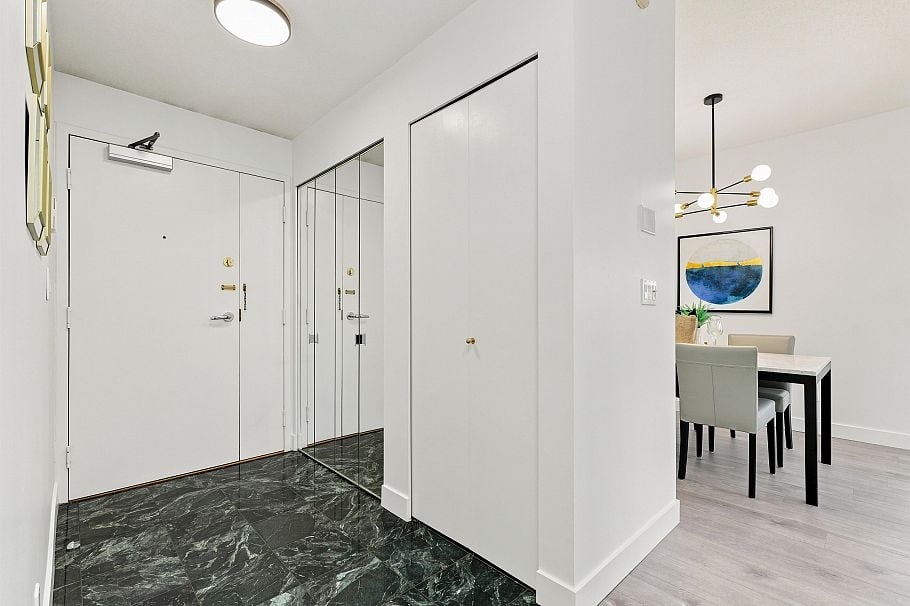 18C 139 Drake Street Vancouver, BC - 19