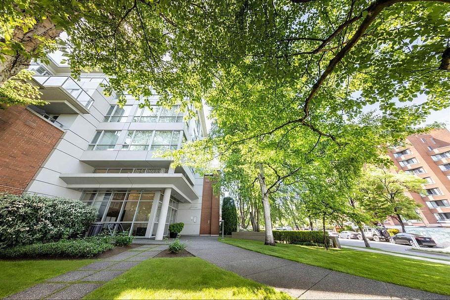 602 618 W 45th Avenue Vancouver, BC - 4