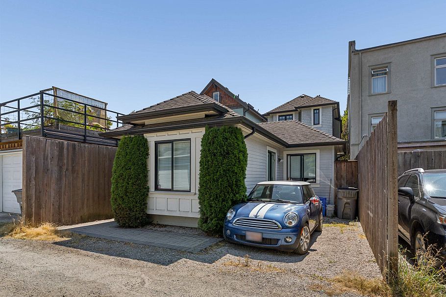 119 E 27th Avenue Vancouver, BC - 40
