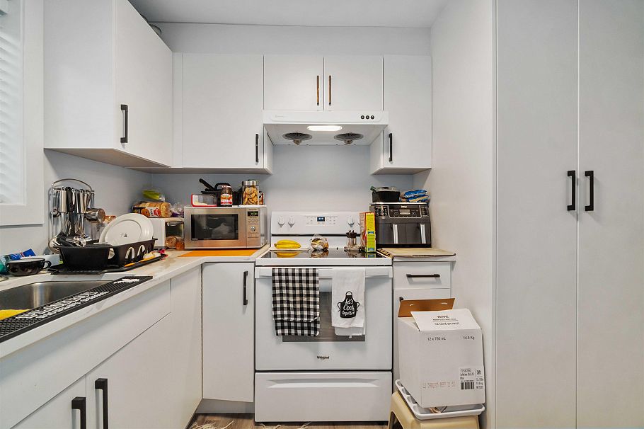 2575 & 2577 Parker Street Vancouver, BC - 17