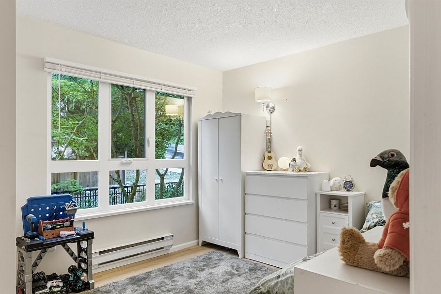 303 106 W Kings Road North Vancouver, BC - 15