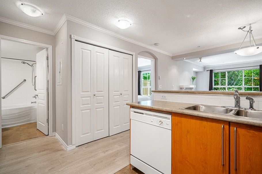112 1150 E 29th Street North Vancouver, BC - 13