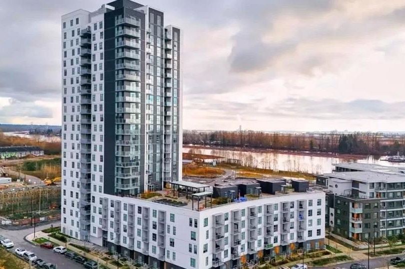 907 3430 E Kent Avenue South Vancouver, BC - 1