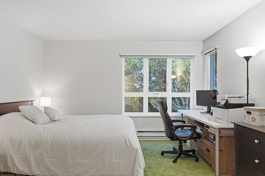 303 106 W Kings Road North Vancouver, BC - 10