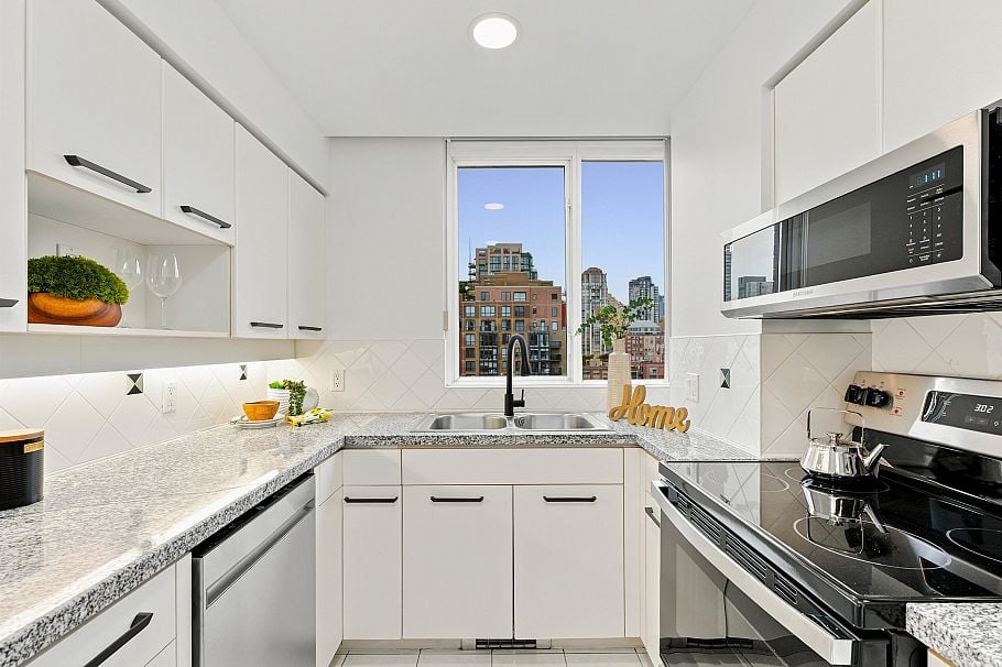 18C 139 Drake Street Vancouver, BC - 9