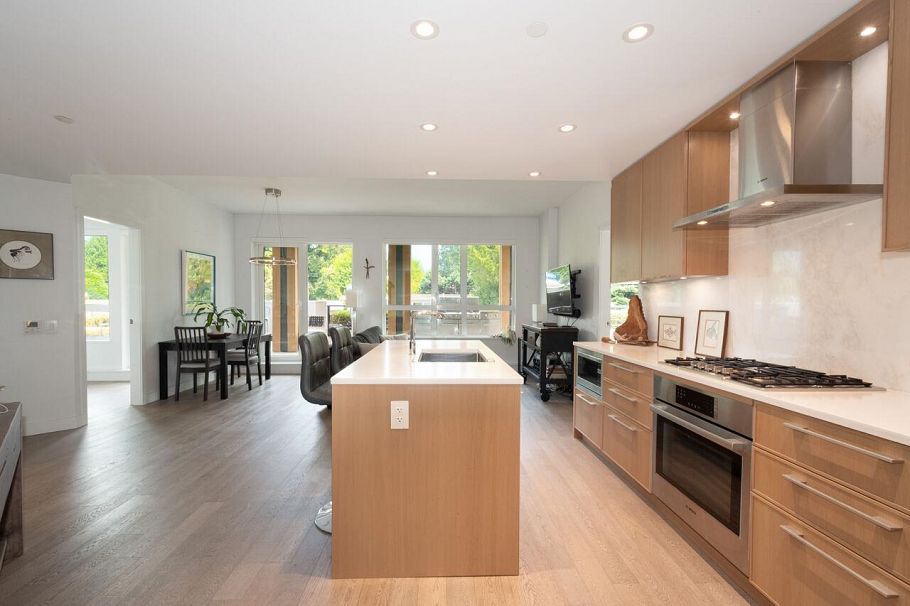 217 3220 Connaught Crescent North Vancouver, BC - 9