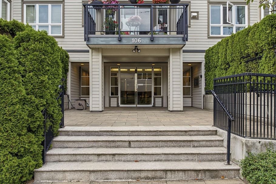 303 106 W Kings Road North Vancouver, BC - 1