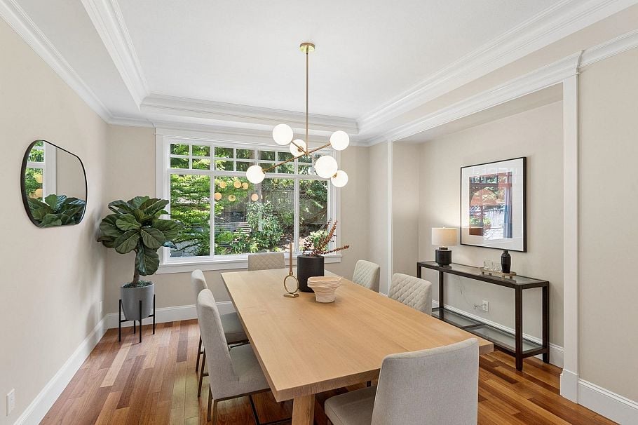 4904 Chalet Place North Vancouver, BC - 8
