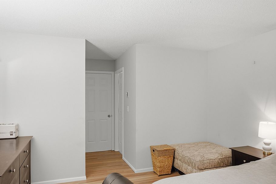 303 106 W Kings Road North Vancouver, BC - 11