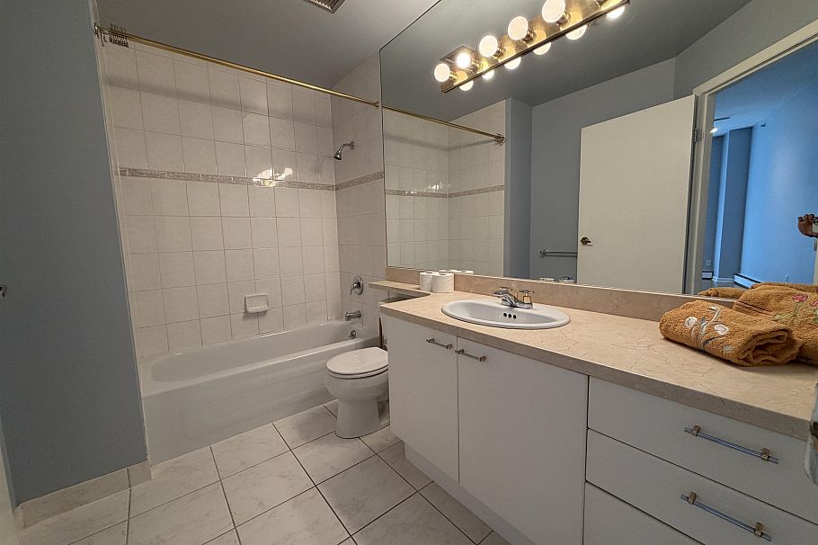 105 388 Drake Street Vancouver, BC - 3