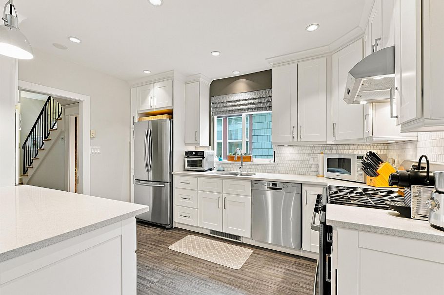 431 E 23rd Avenue Vancouver, BC - 3