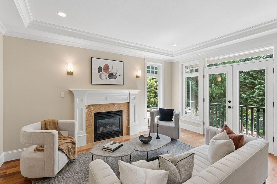 4904 Chalet Place North Vancouver, BC - 5
