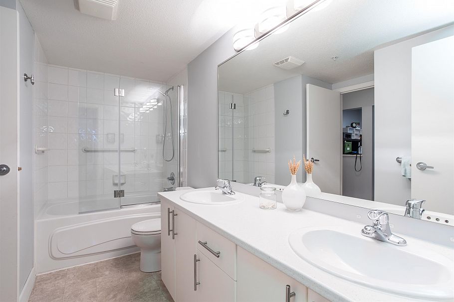 313 147 E 1st Street North Vancouver, BC - 14