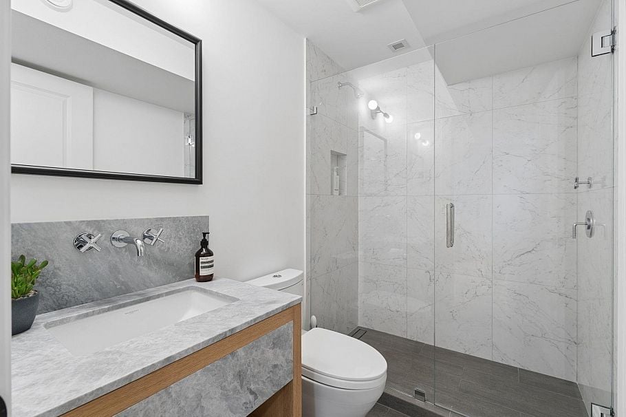 4904 Chalet Place North Vancouver, BC - 34