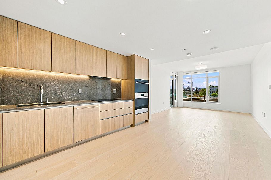301 785 Harbour Way North Vancouver, BC - 4