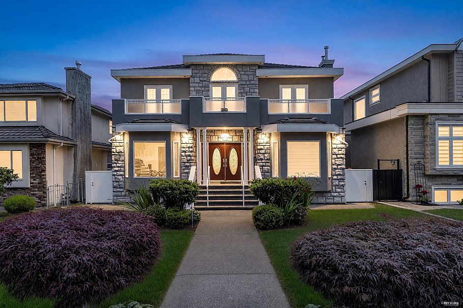 2381 E 40th Avenue Vancouver, BC - 38