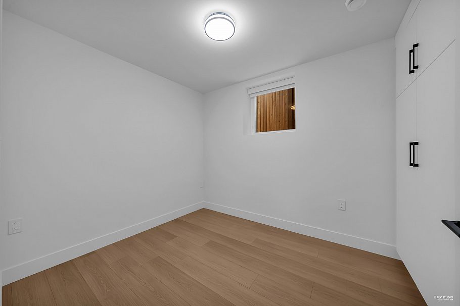 2713 Cheyenne Avenue Vancouver, BC - 23