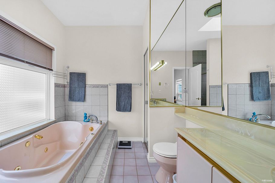 2381 E 40th Avenue Vancouver, BC - 19