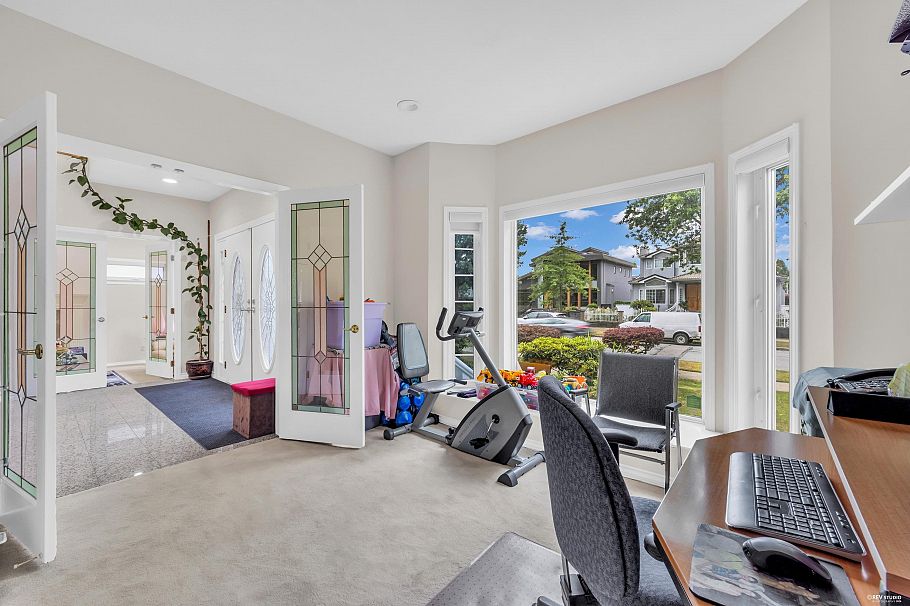2381 E 40th Avenue Vancouver, BC - 6