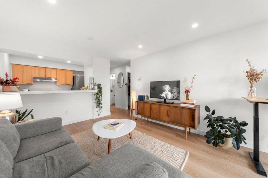 312 360 E 2nd Street North Vancouver, BC - 4