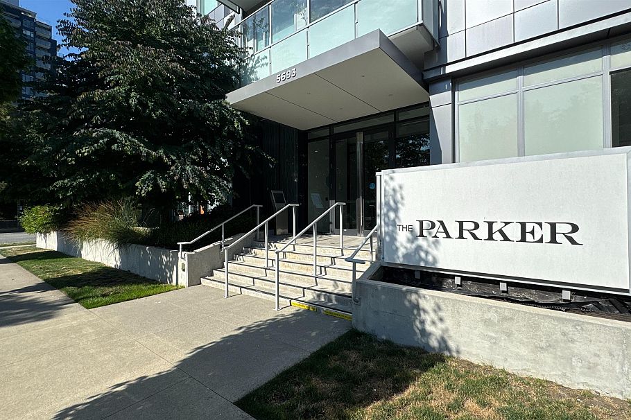 310 5693 Elizabeth Street Vancouver, BC - 4