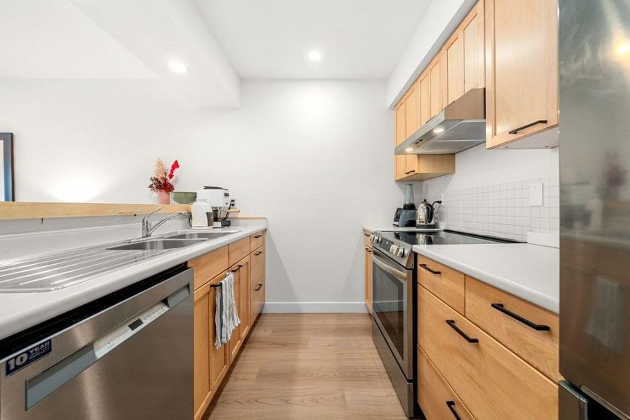312 360 E 2nd Street North Vancouver, BC - 9