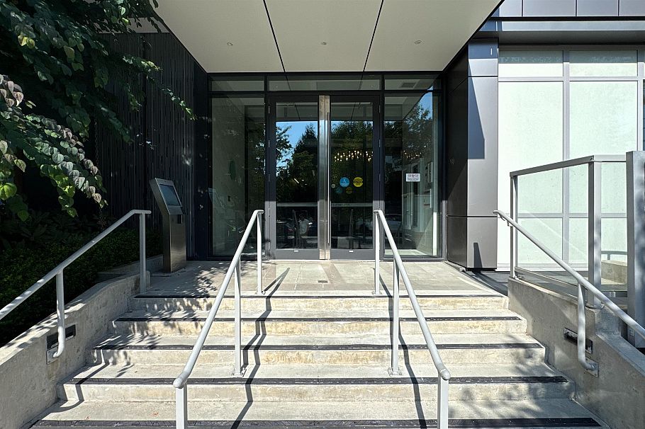310 5693 Elizabeth Street Vancouver, BC - 5