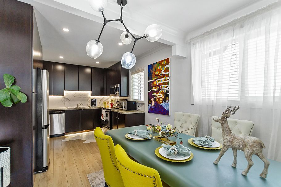 136 E 45th Avenue Vancouver, BC - 5