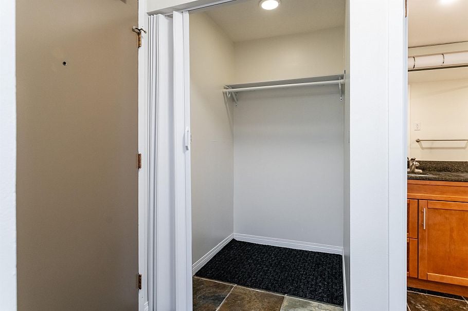 209 275 W 2nd Street North Vancouver, BC - 19