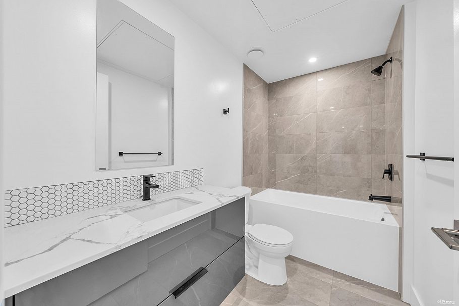 2260 E 1st Avenue Vancouver, BC - 23