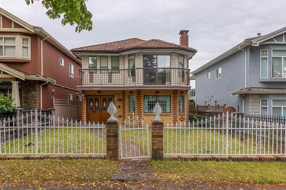 4467 Perry Street Vancouver, BC - 1