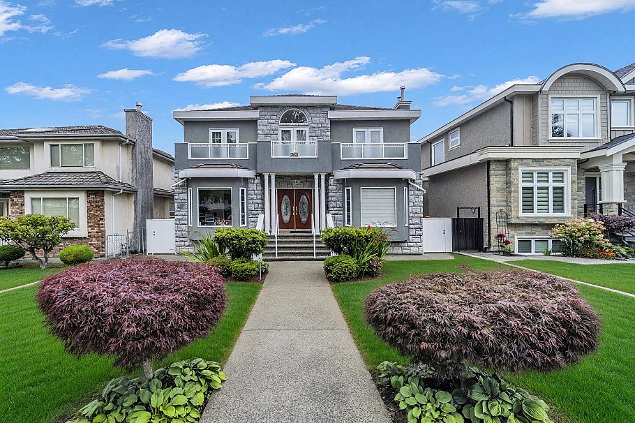 2381 E 40th Avenue Vancouver, BC - 1