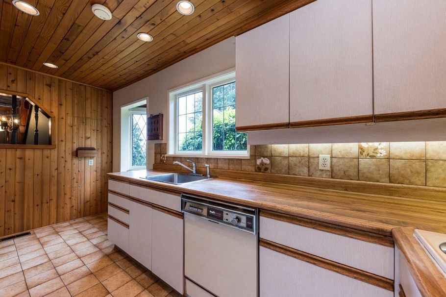 292 E St. James Road North Vancouver, BC - 12