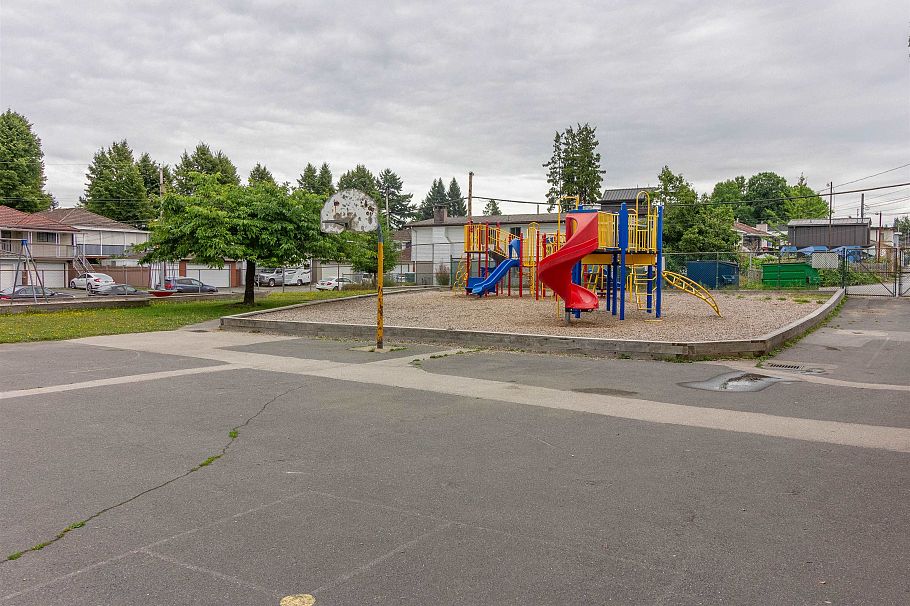 4467 Perry Street Vancouver, BC - 40