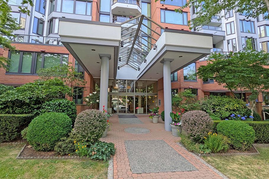 411 2201 Pine Street Vancouver, BC - 1