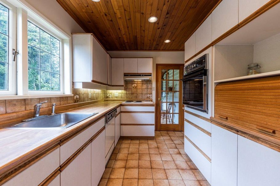 292 E St. James Road North Vancouver, BC - 11