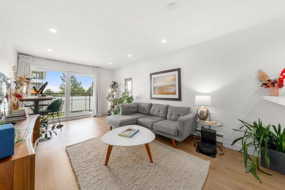 312 360 E 2nd Street North Vancouver, BC - 1