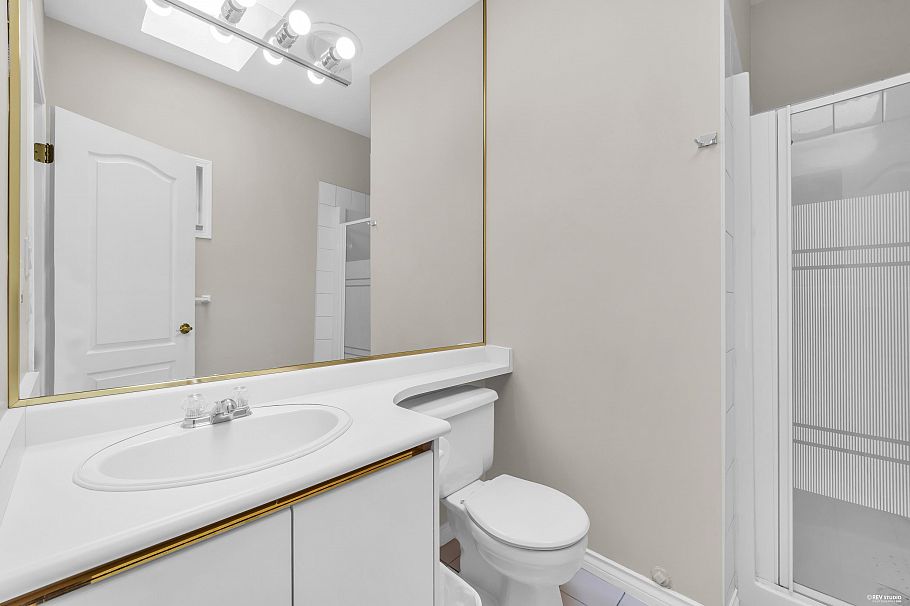 2381 E 40th Avenue Vancouver, BC - 24