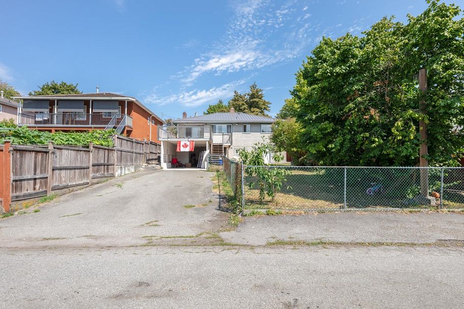 5655 Lancaster Street Vancouver, BC - 24