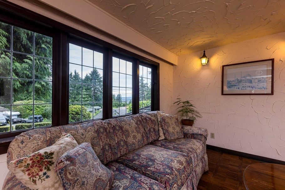292 E St. James Road North Vancouver, BC - 8