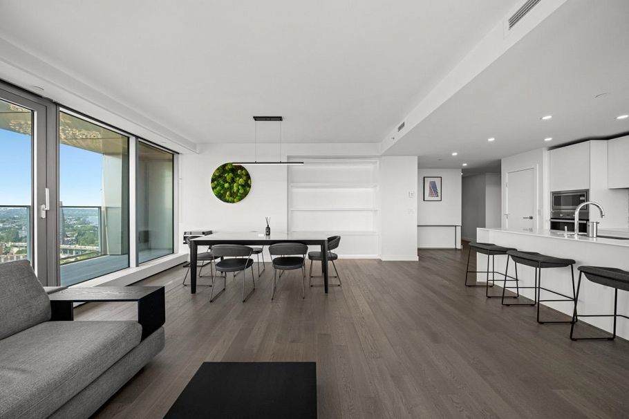 3801 1480 Howe Street Vancouver, BC - 4