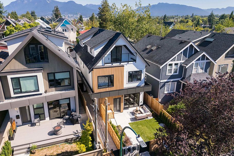 #1 1079 E 14th Avenue Vancouver, BC - 1