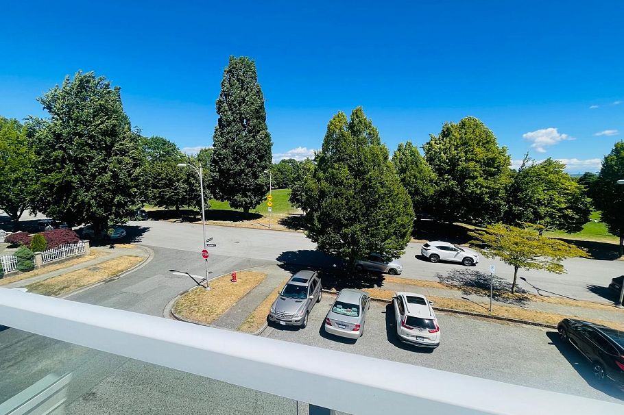 302 2288 Newport Avenue Vancouver, BC - 14