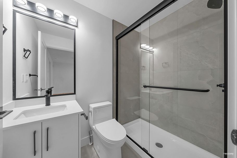 2713 Cheyenne Avenue Vancouver, BC - 24