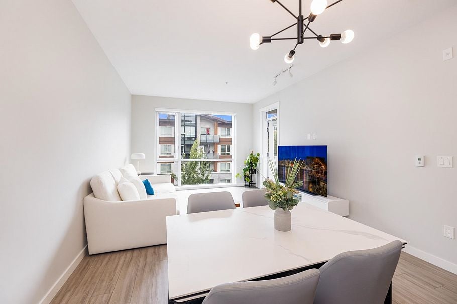 302 2651 Library Lane North Vancouver, BC - 5