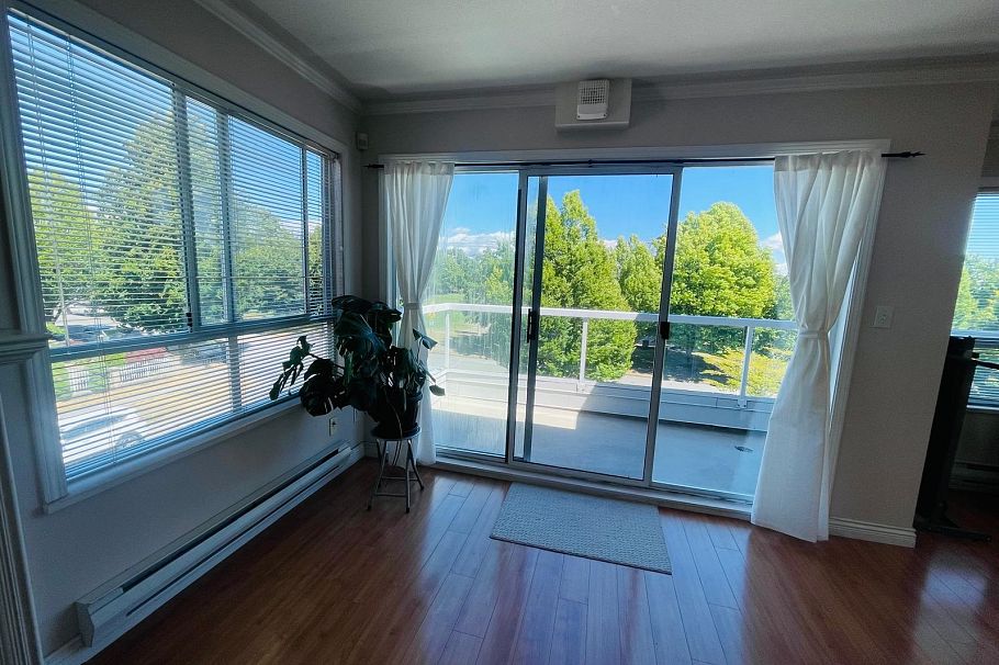 302 2288 Newport Avenue Vancouver, BC - 5