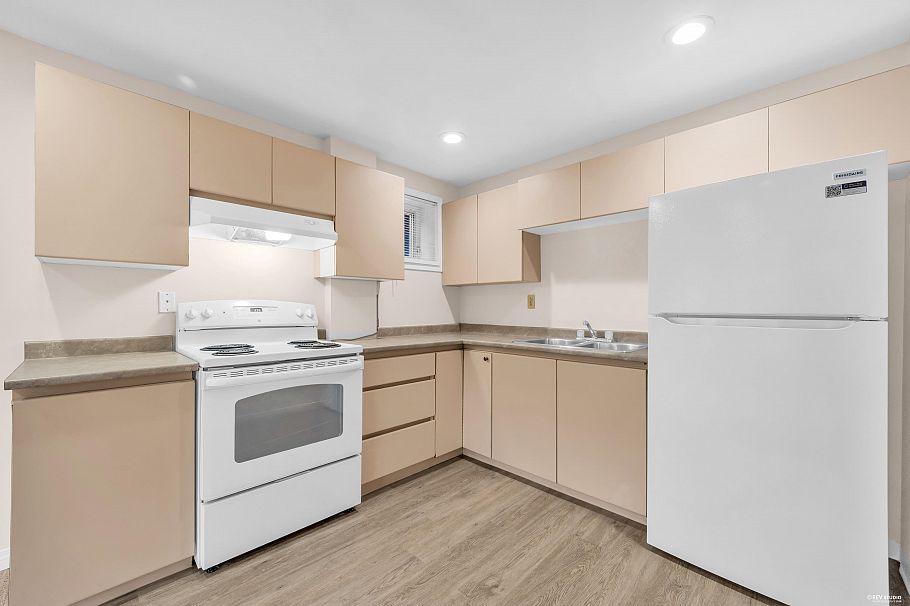 2381 E 40th Avenue Vancouver, BC - 30