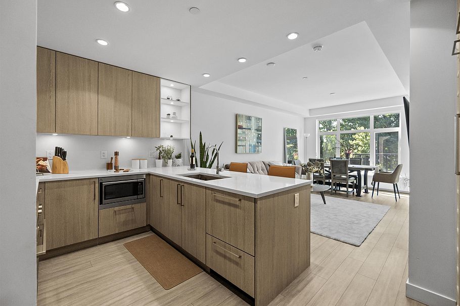 113 747 E 3rd Street North Vancouver, BC - 2